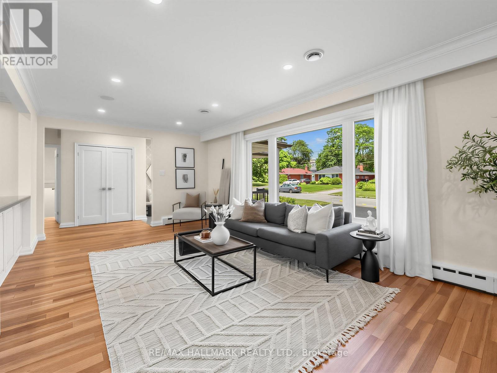 8 TUFTON CRESCENT - 6