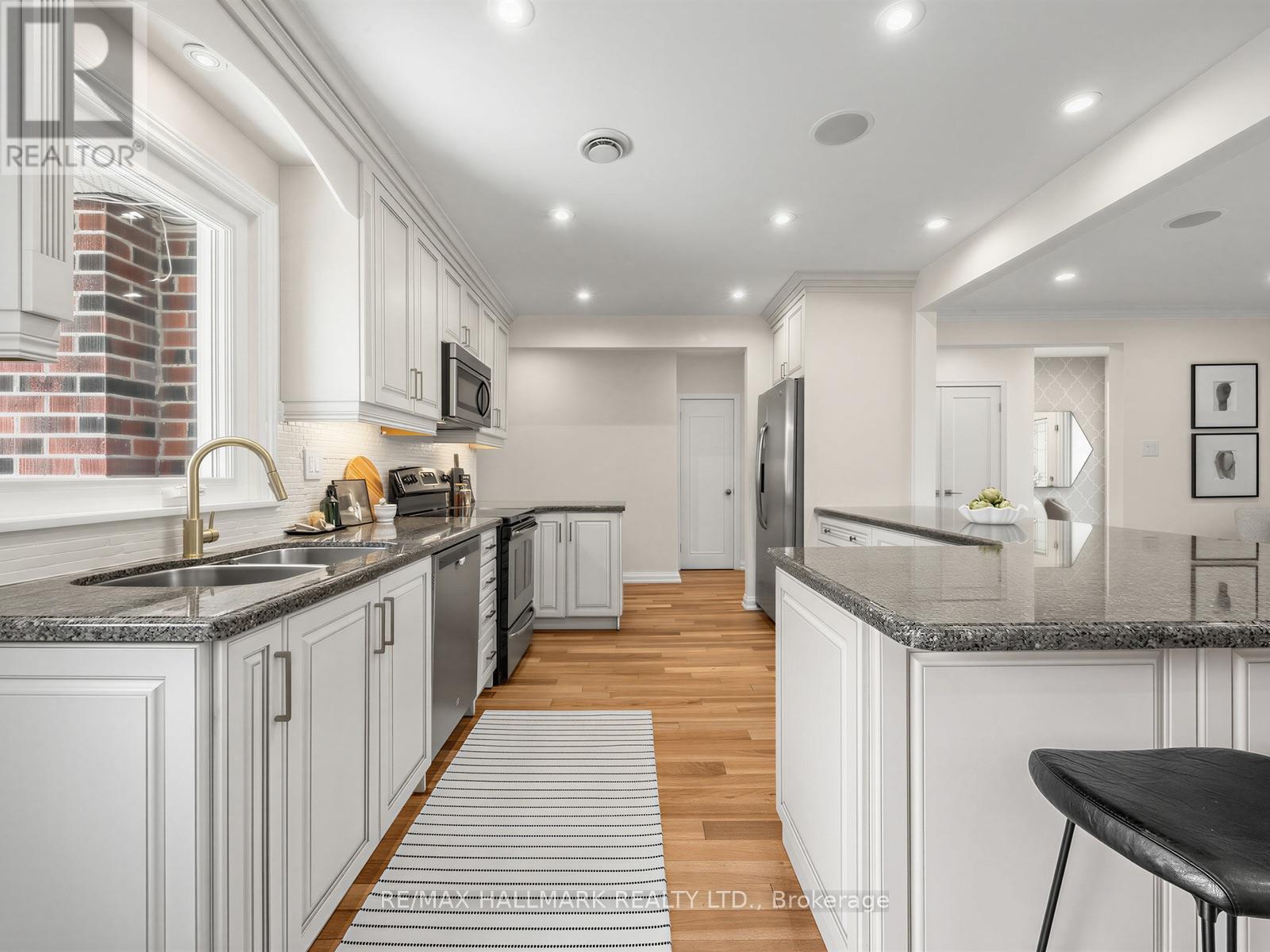 8 TUFTON CRESCENT - 8
