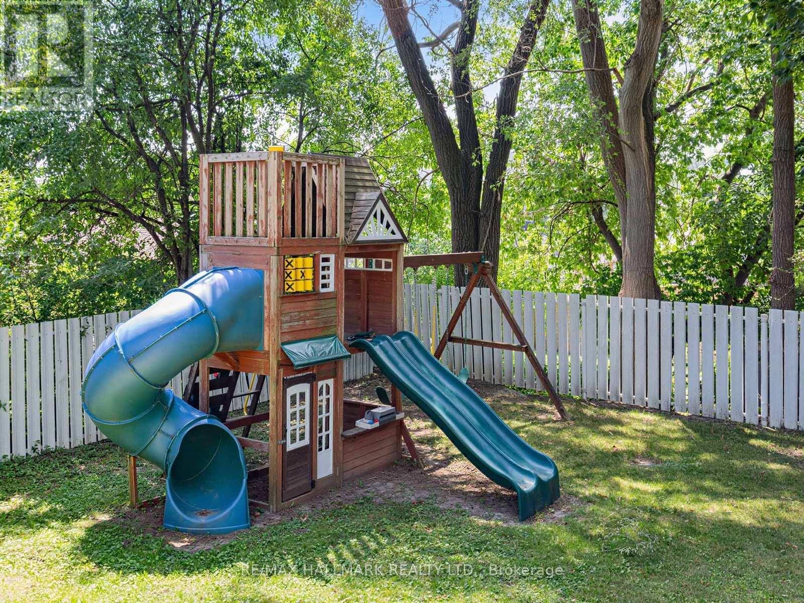 8 TUFTON CRESCENT - 27