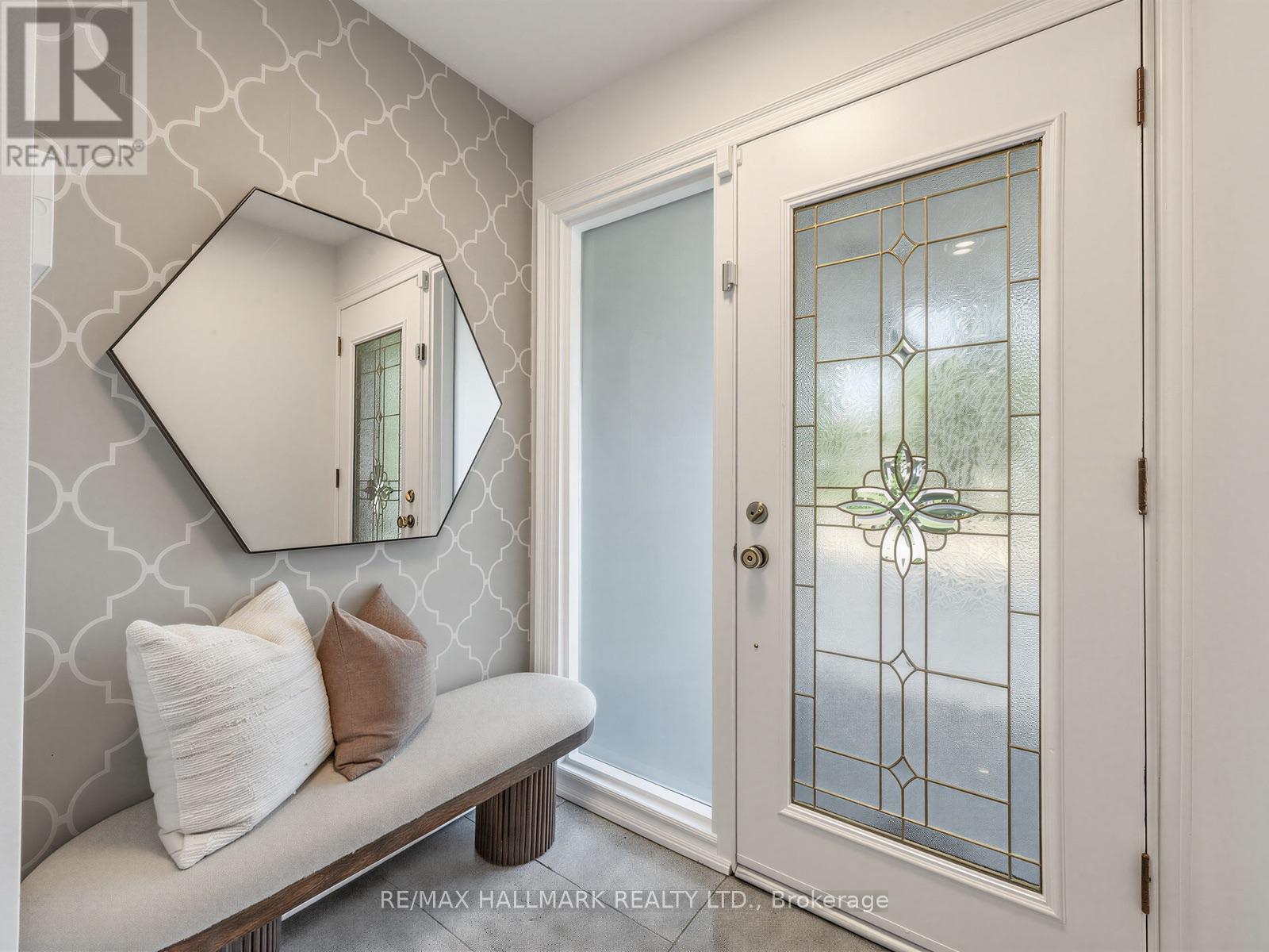 8 TUFTON CRESCENT - 3