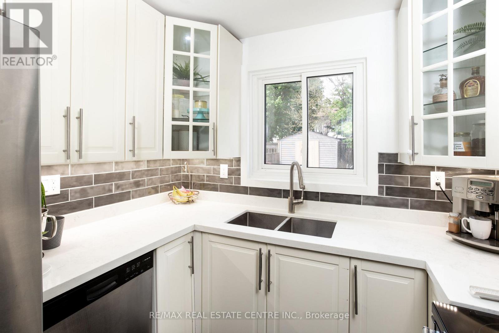 289 ARCHDEKIN DRIVE - 17