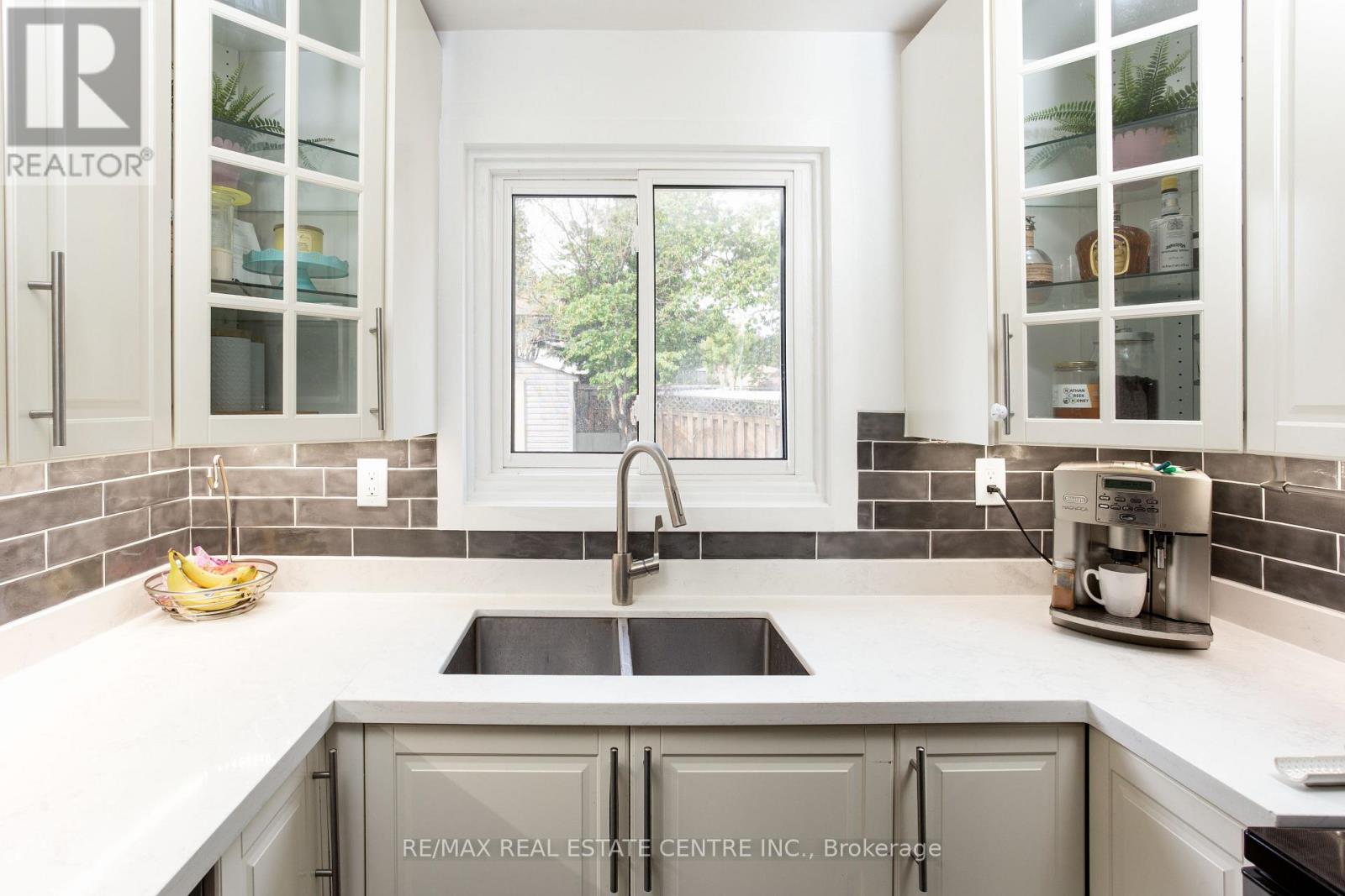 289 ARCHDEKIN DRIVE - 18