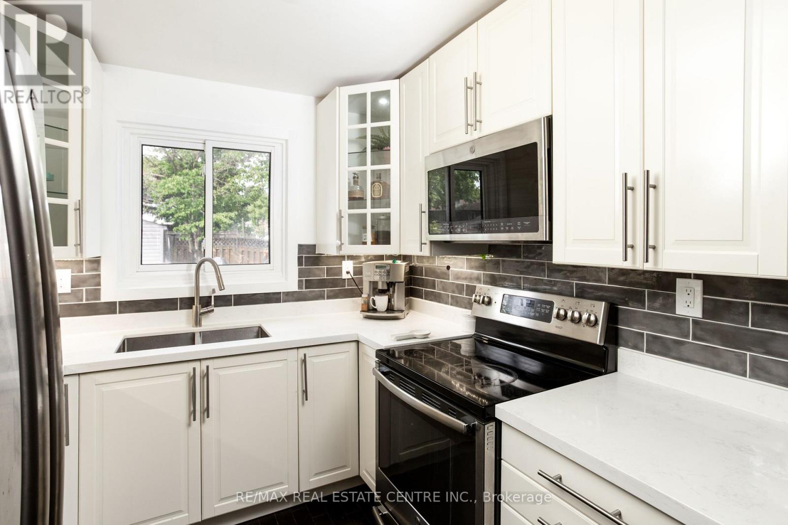 289 ARCHDEKIN DRIVE - 19