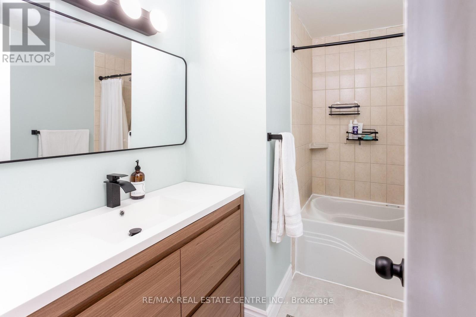 289 ARCHDEKIN DRIVE - 28