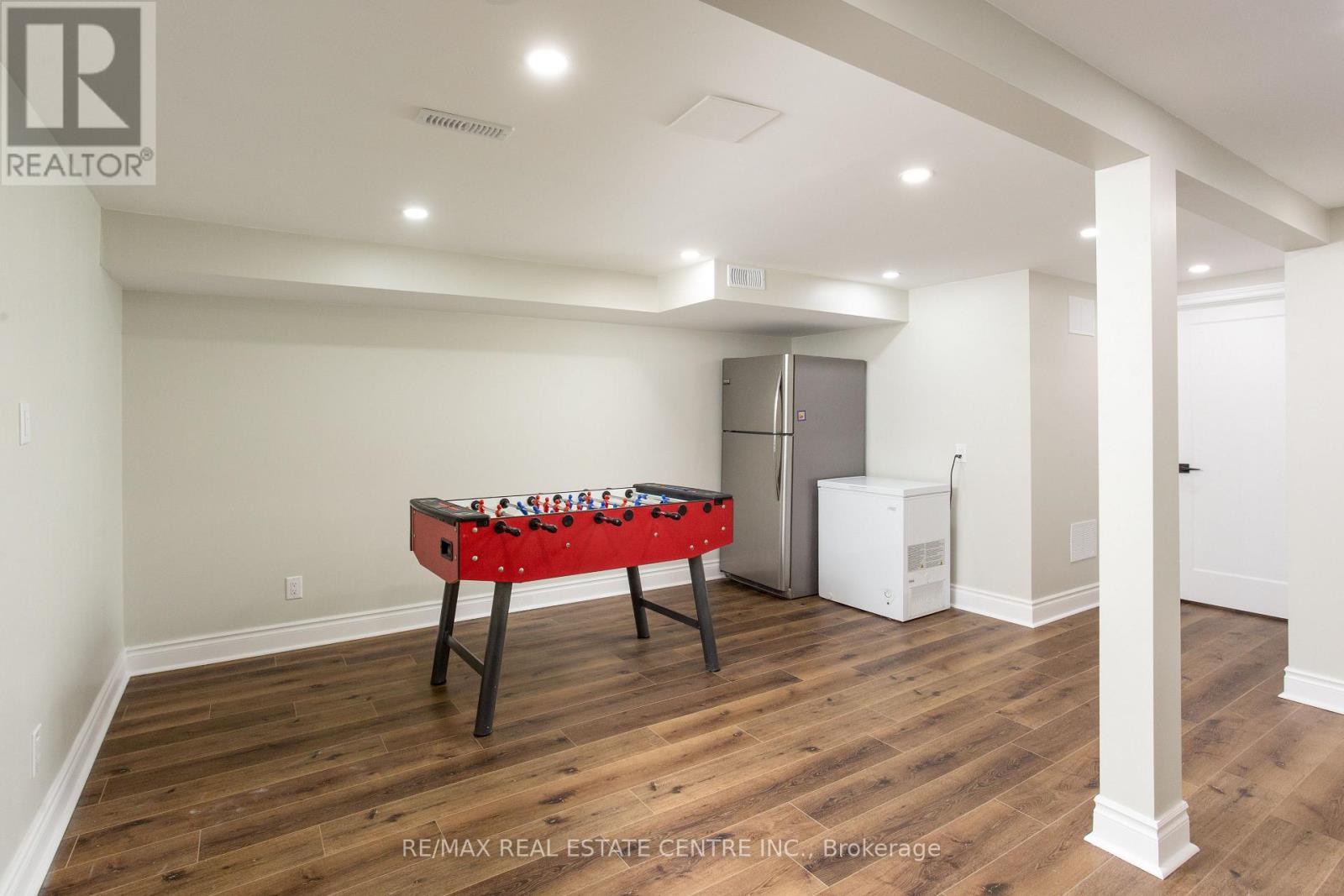289 ARCHDEKIN DRIVE - 31