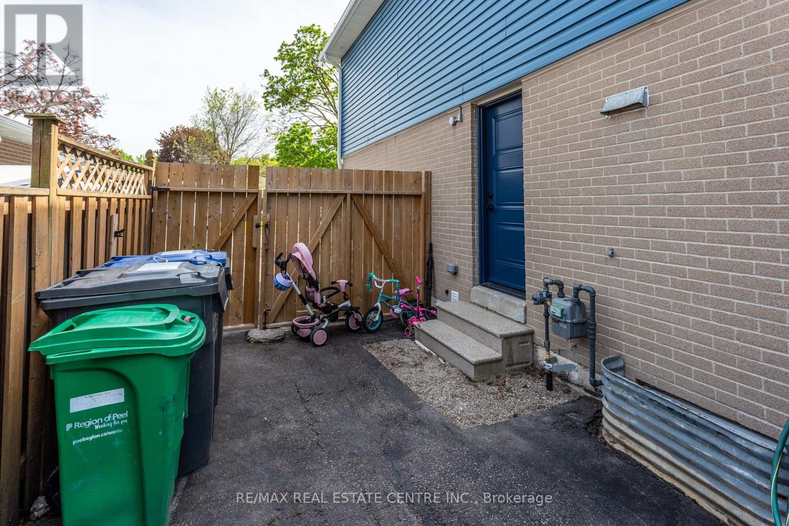 289 ARCHDEKIN DRIVE - 40
