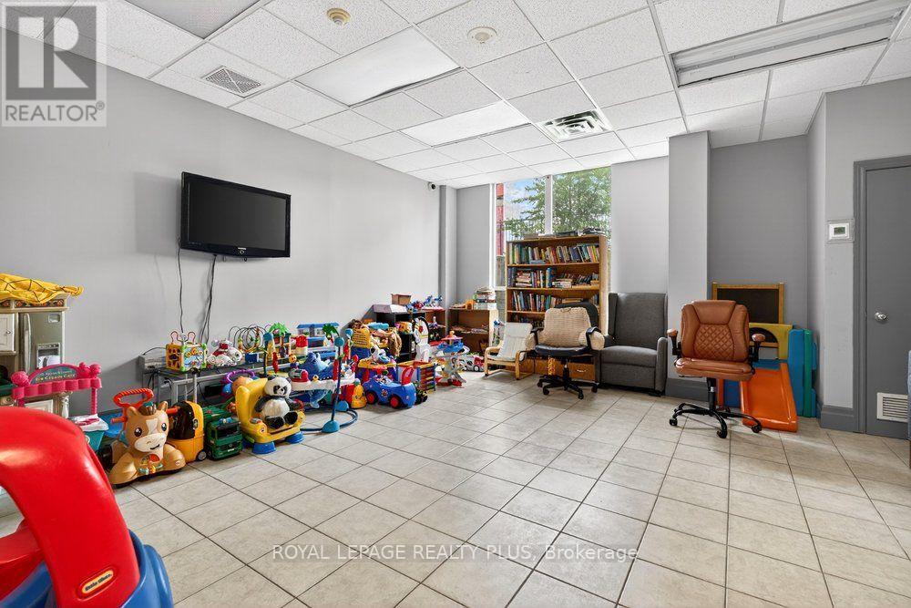 #412 2088 LAWRENCE AVENUE W - 32