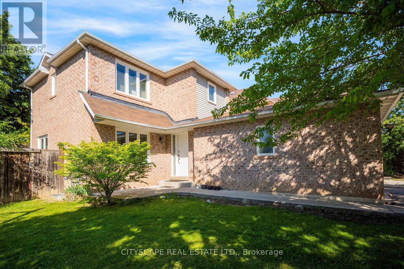 65 MULLIS CRESCENT - 1