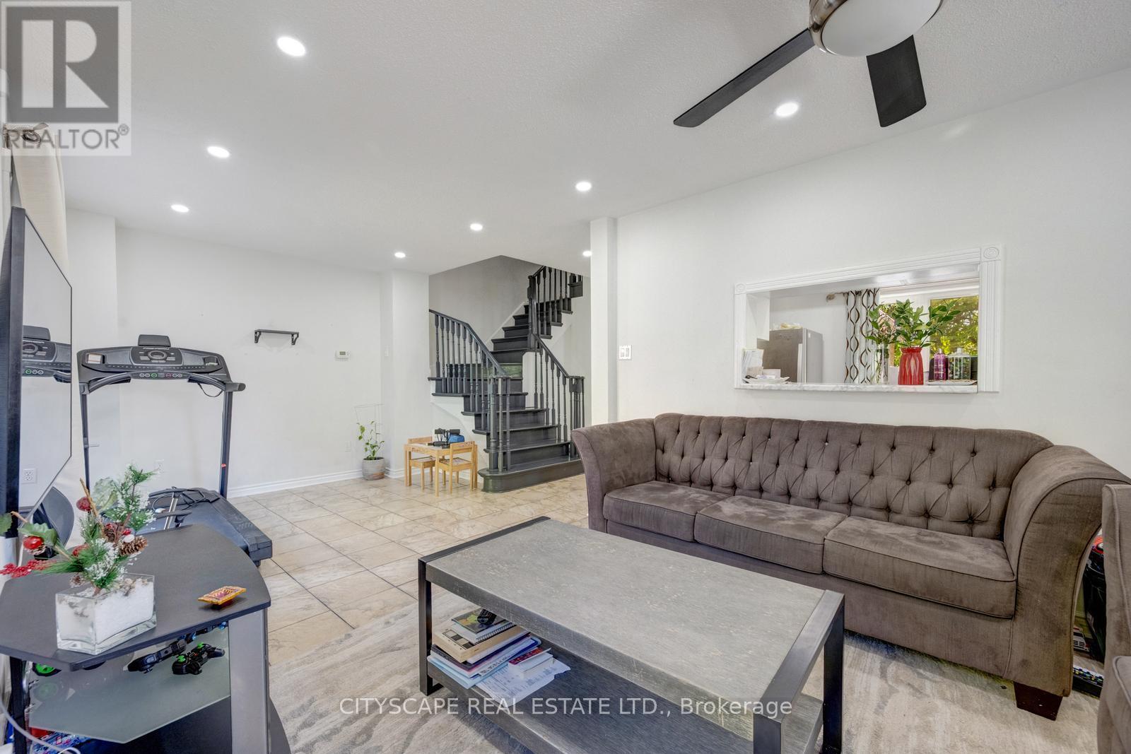 65 MULLIS CRESCENT - 11