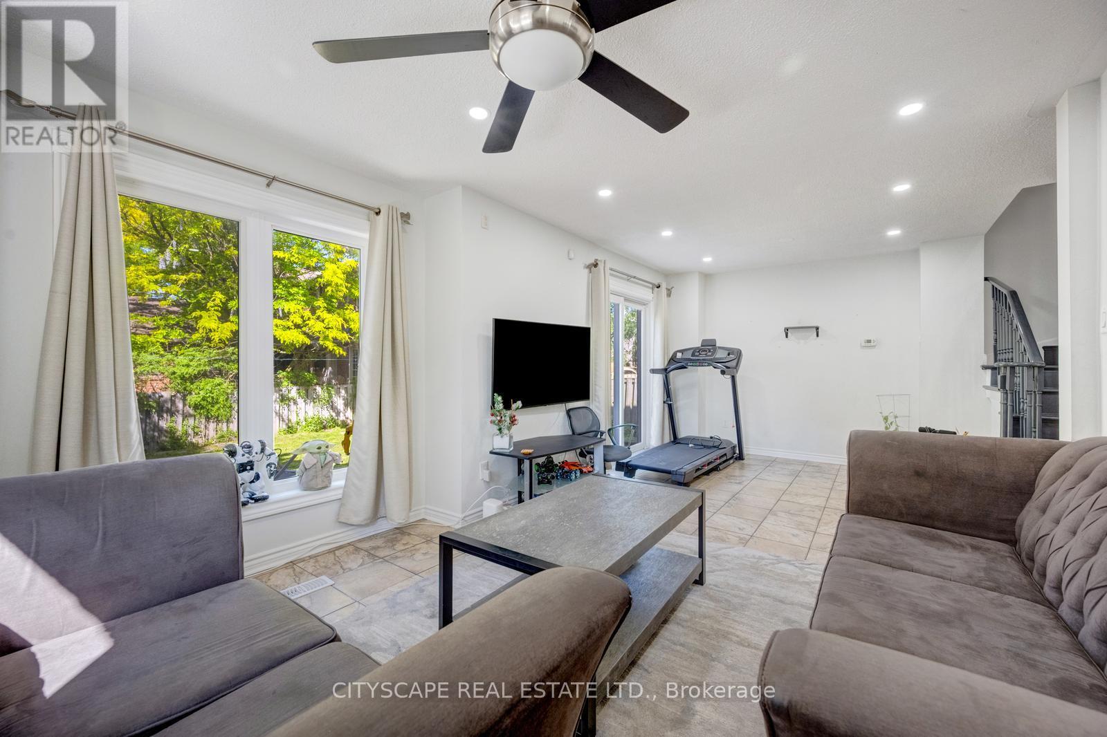 65 MULLIS CRESCENT - 12