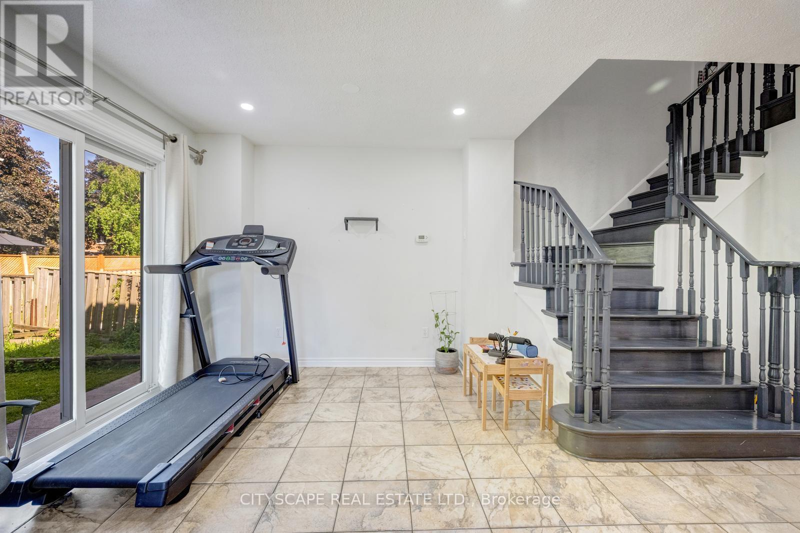 65 MULLIS CRESCENT - 13