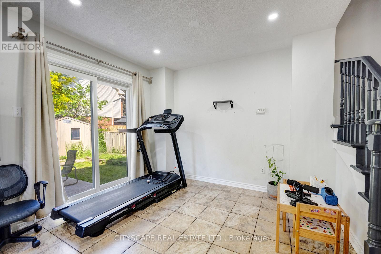 65 MULLIS CRESCENT - 14