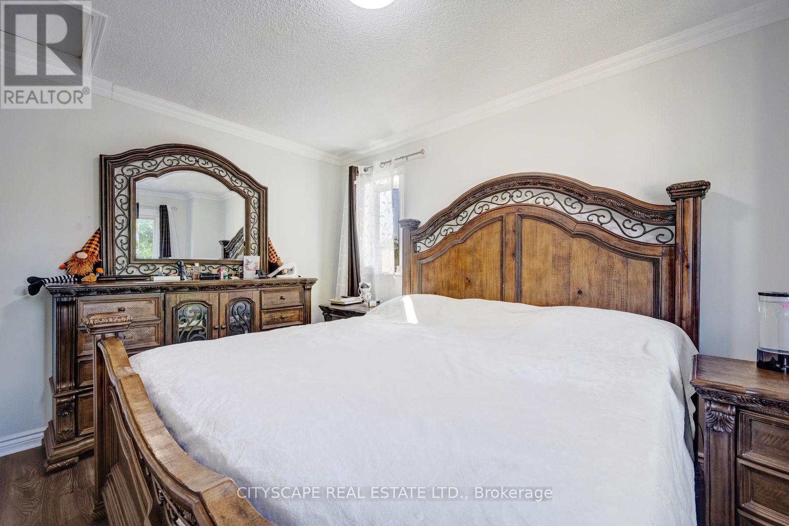 65 MULLIS CRESCENT - 24