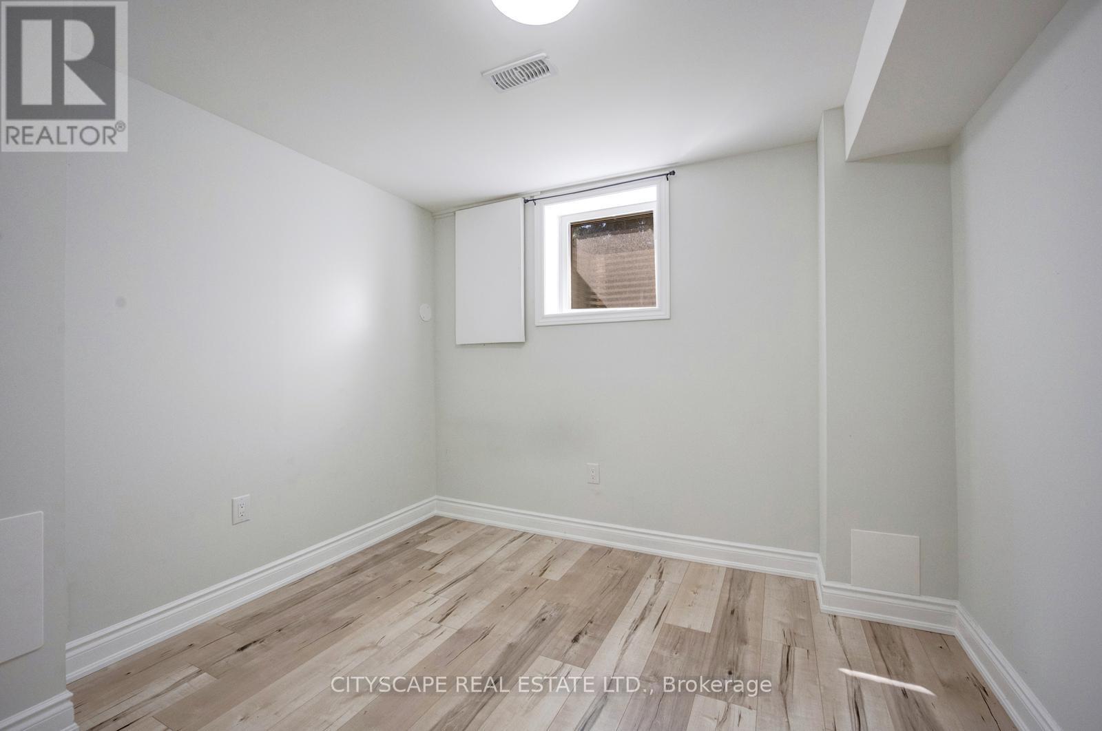 65 MULLIS CRESCENT - 30