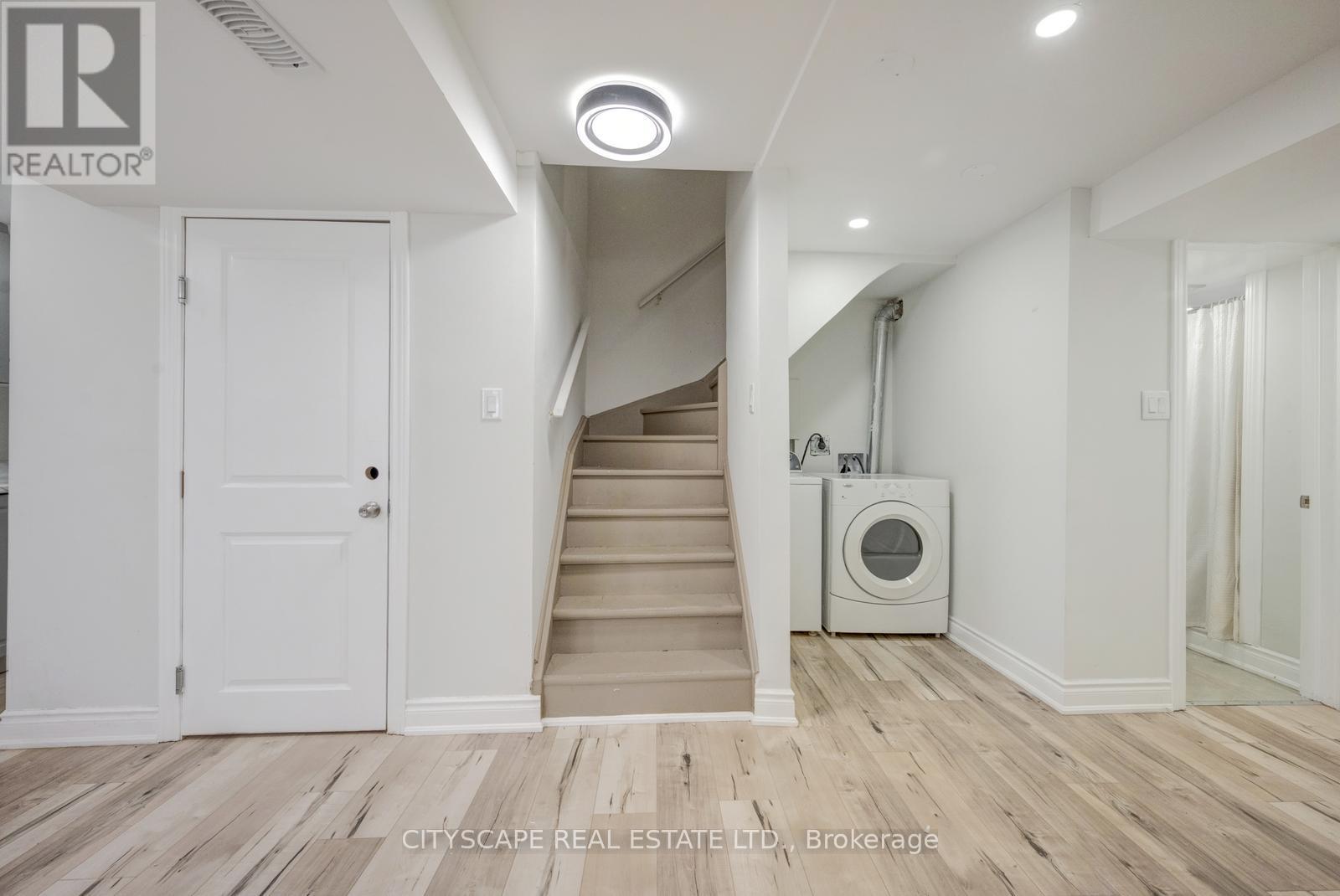 65 MULLIS CRESCENT - 32