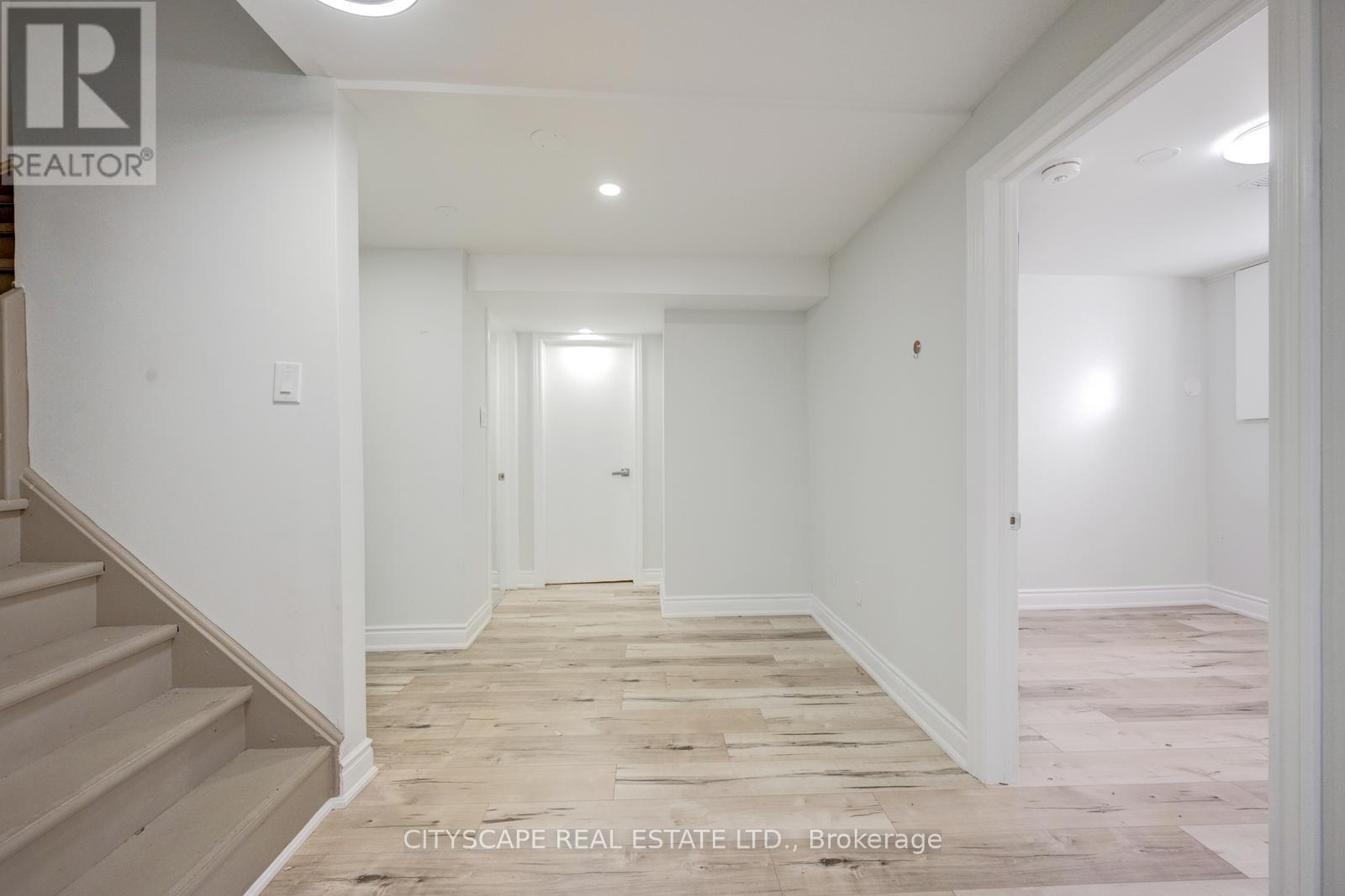 65 MULLIS CRESCENT - 33