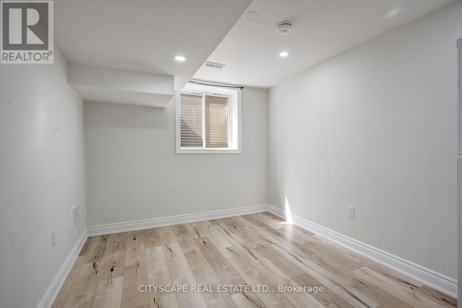 65 MULLIS CRESCENT - 34