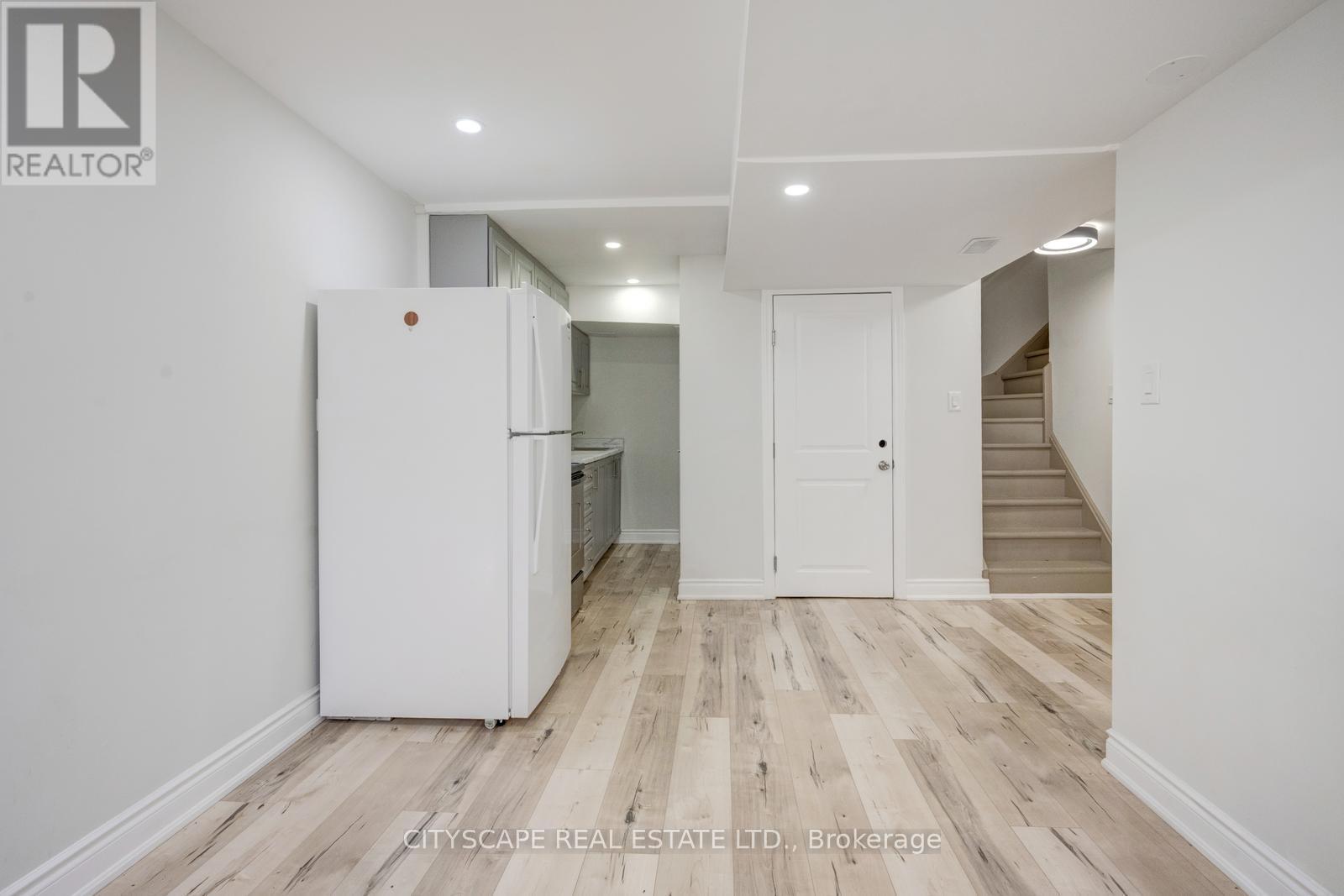65 MULLIS CRESCENT - 35