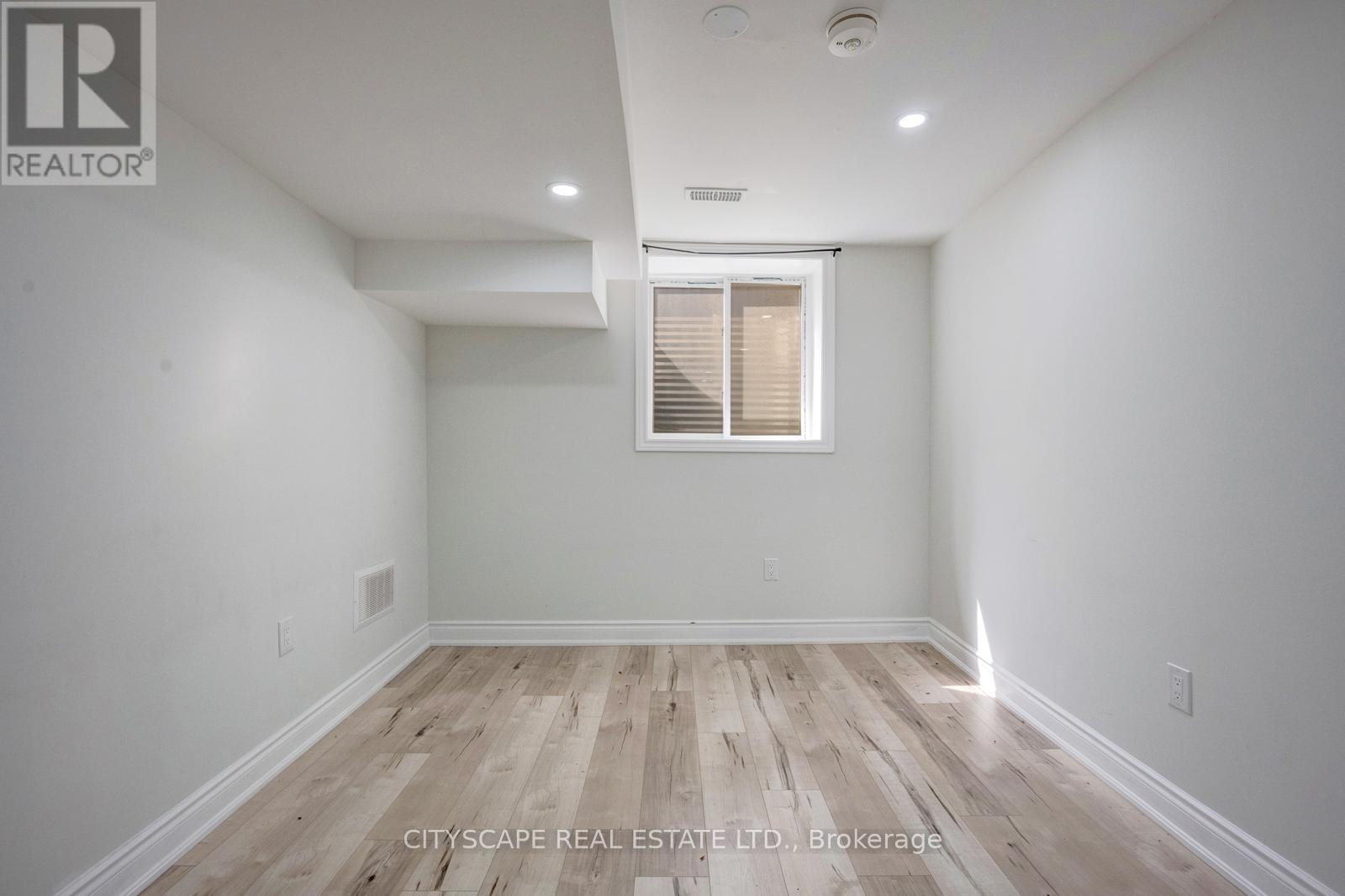 65 MULLIS CRESCENT - 37
