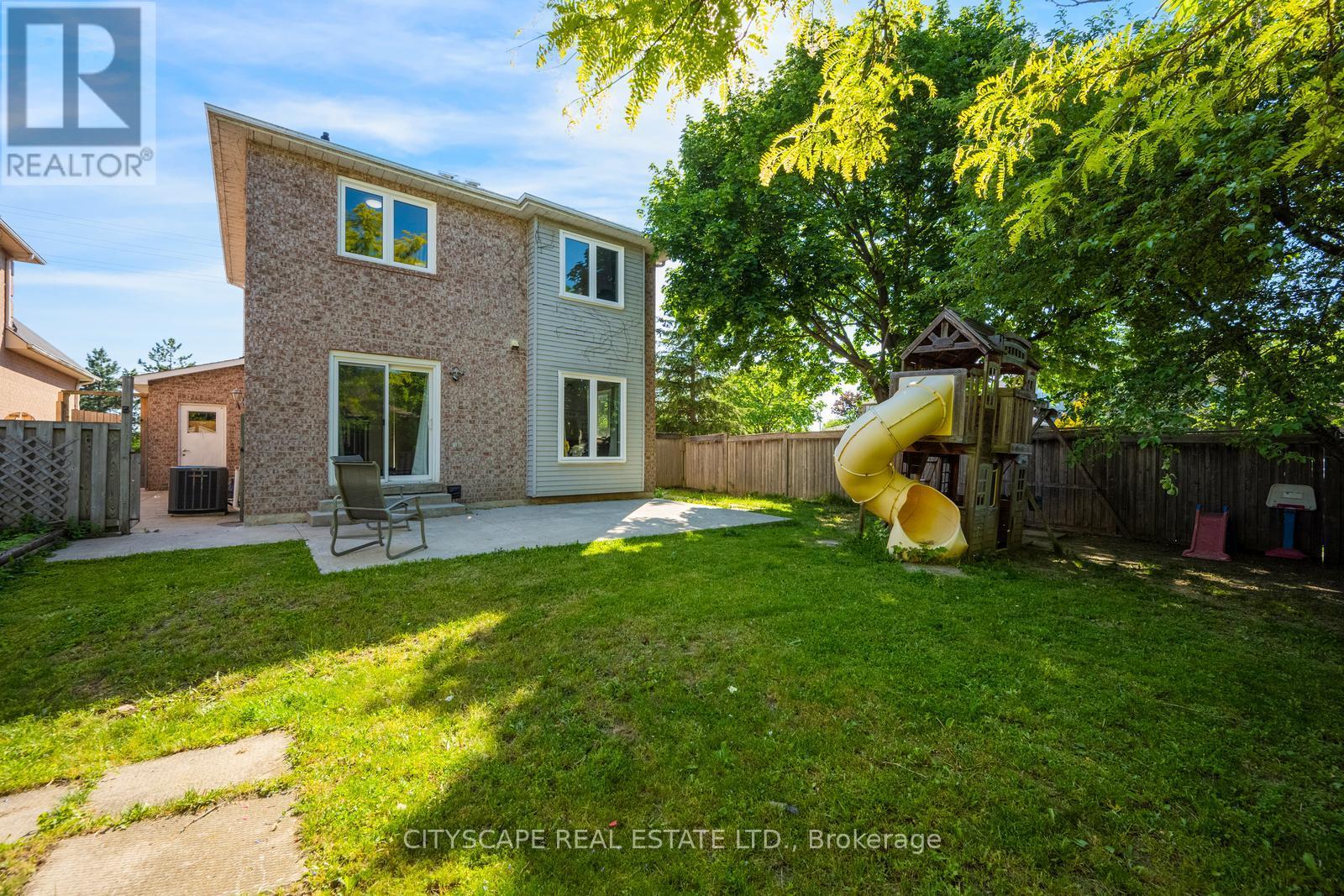 65 MULLIS CRESCENT - 44