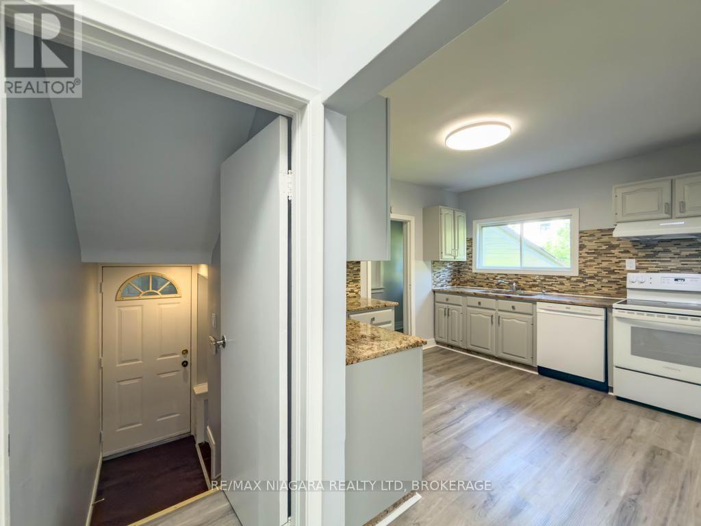 5576 DESSON AVENUE - 12