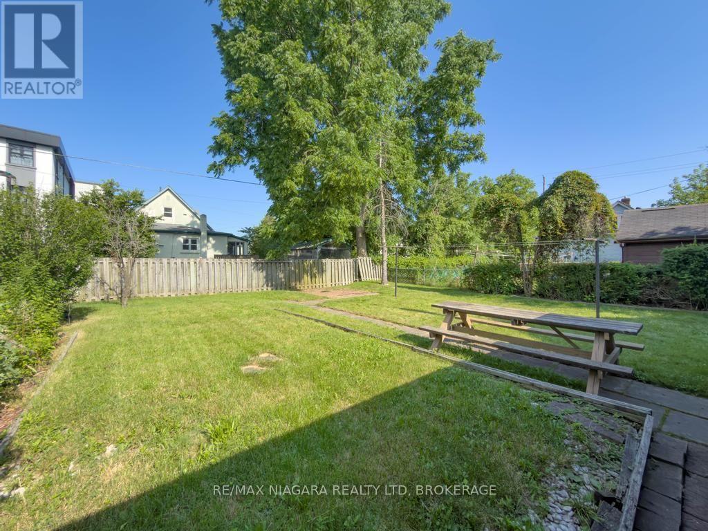 5576 DESSON AVENUE - 43