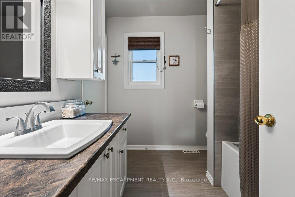 #55 55 KERMAN AVENUE - Image 12