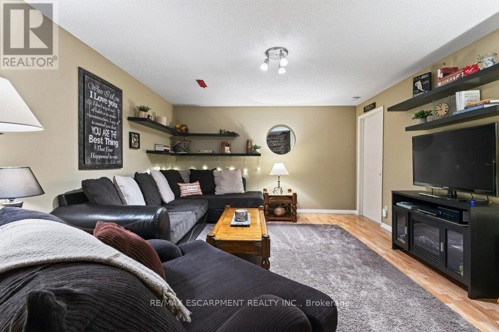 #55 55 KERMAN AVENUE - Image 16