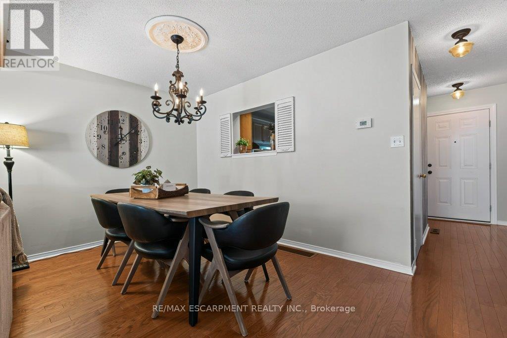 #55 55 KERMAN AVENUE - Image 6