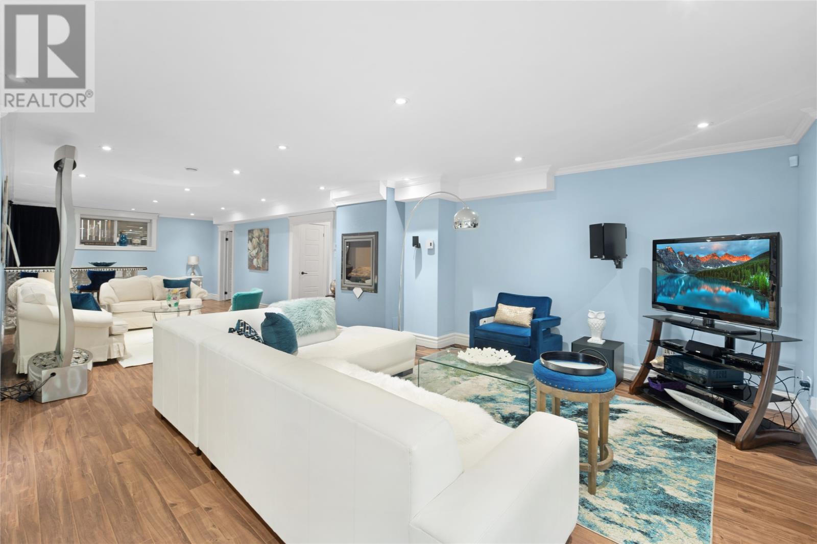 8 Carriage Lane - 31