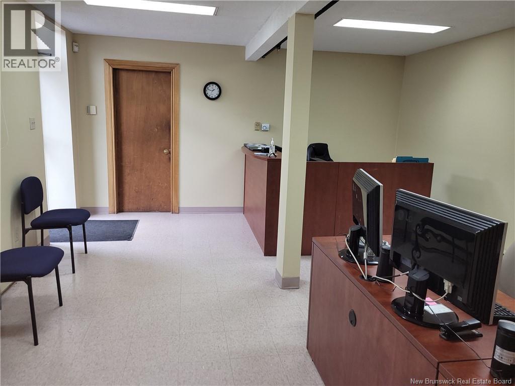 48 Hatheway Crescent, Saint John, New Brunswick, E2M5V3, Saint John, New Brunswick — photo 4 of 5