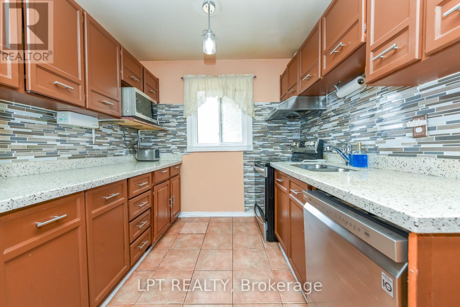 67 KAY DRIVE - Image 17