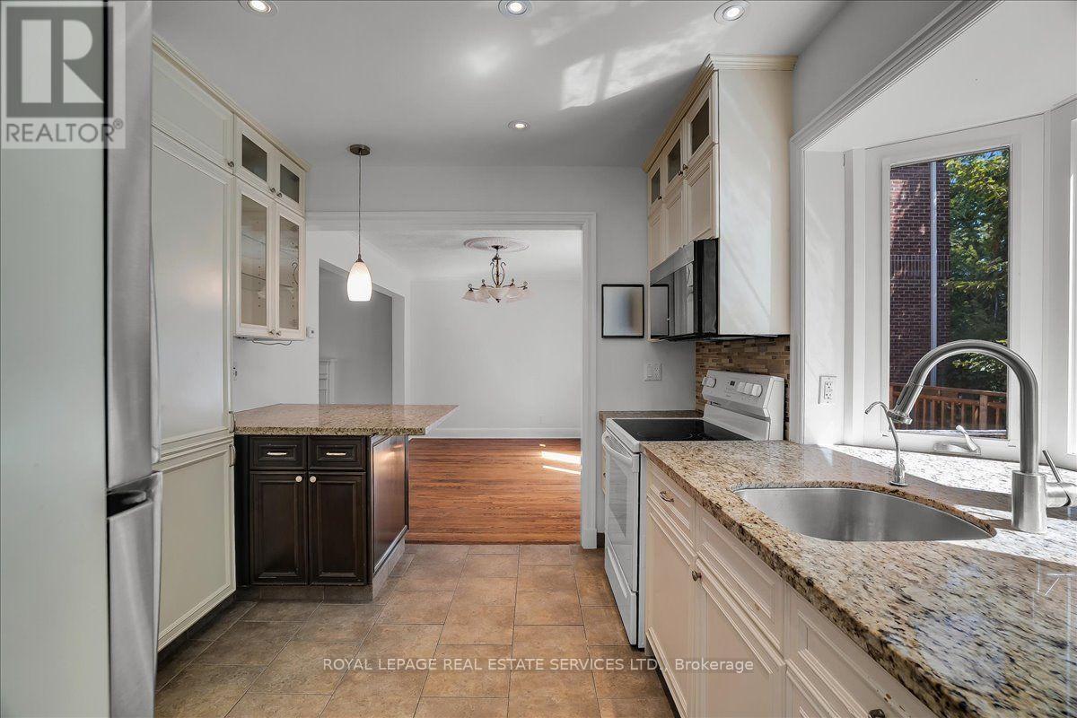 19 STRATHGOWAN CRESCENT - 16