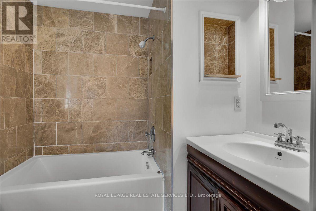 19 STRATHGOWAN CRESCENT - 29