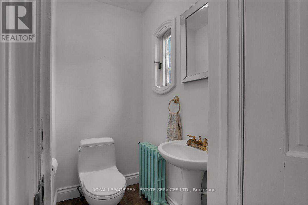 19 STRATHGOWAN CRESCENT - 17