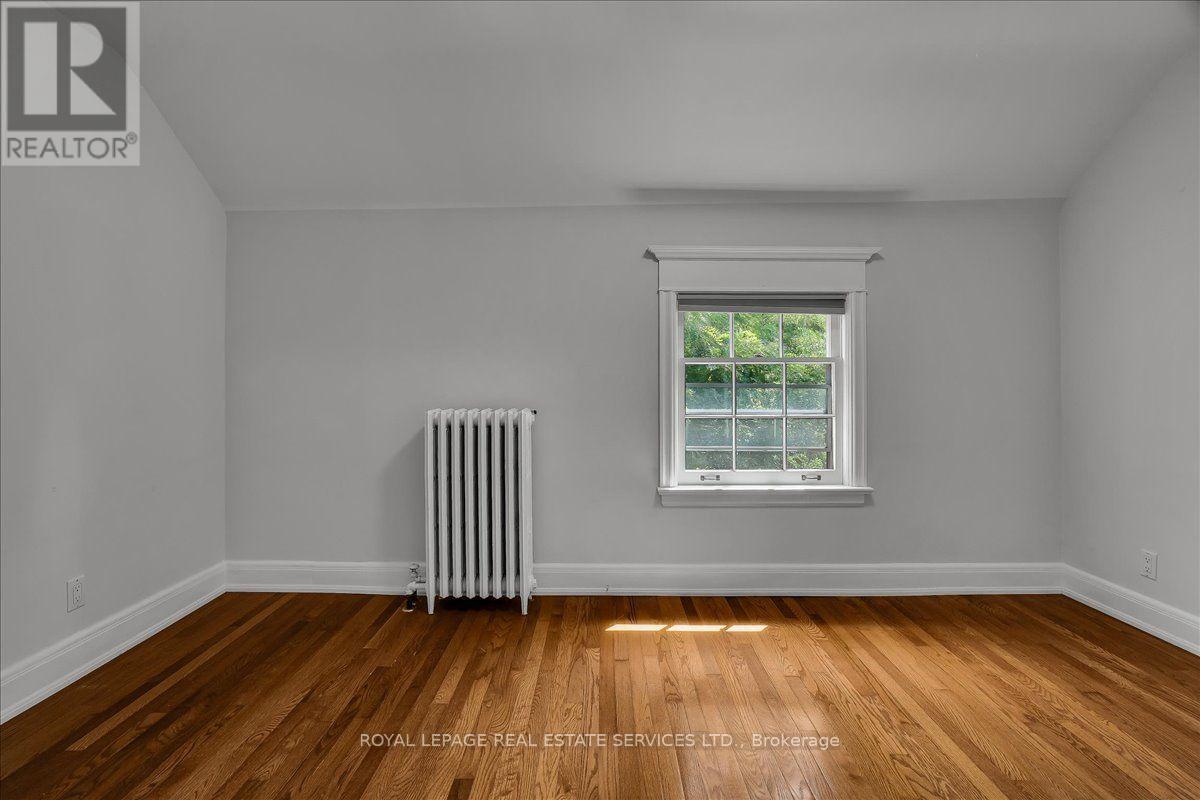 19 STRATHGOWAN CRESCENT - 26