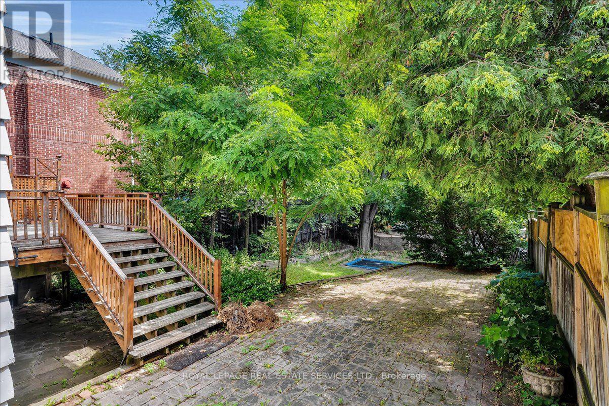 19 STRATHGOWAN CRESCENT - 40