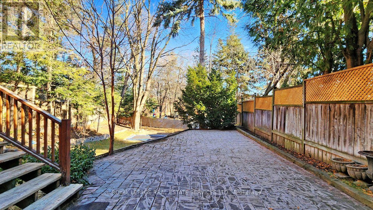 19 STRATHGOWAN CRESCENT - 43