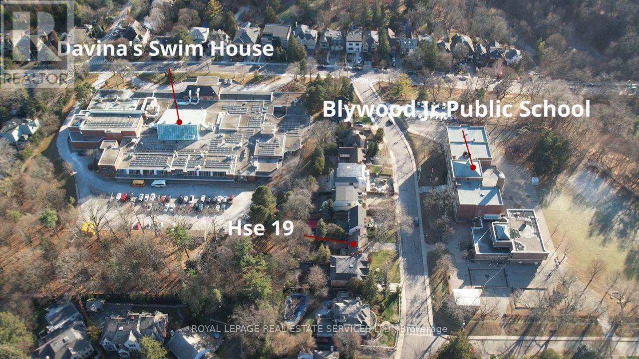 19 STRATHGOWAN CRESCENT - 46