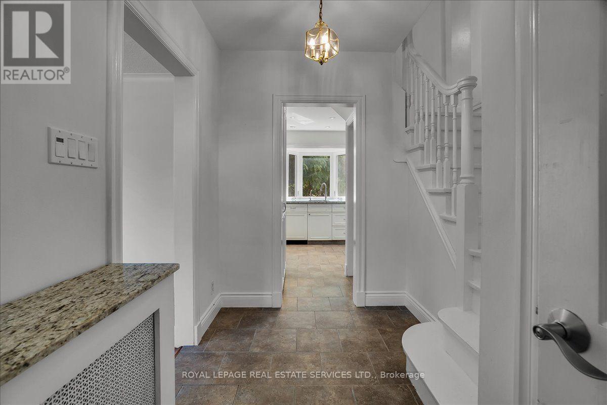 19 STRATHGOWAN CRESCENT - 5