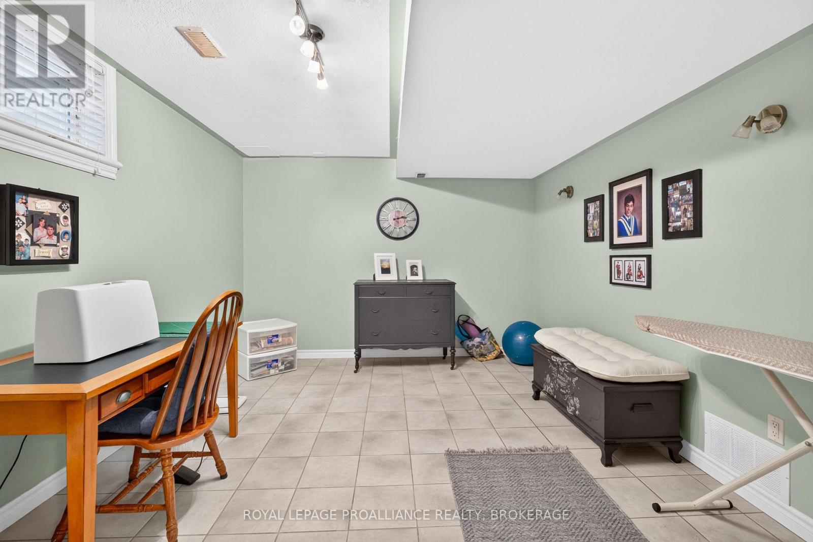 657 ROOSEVELT DRIVE - 34