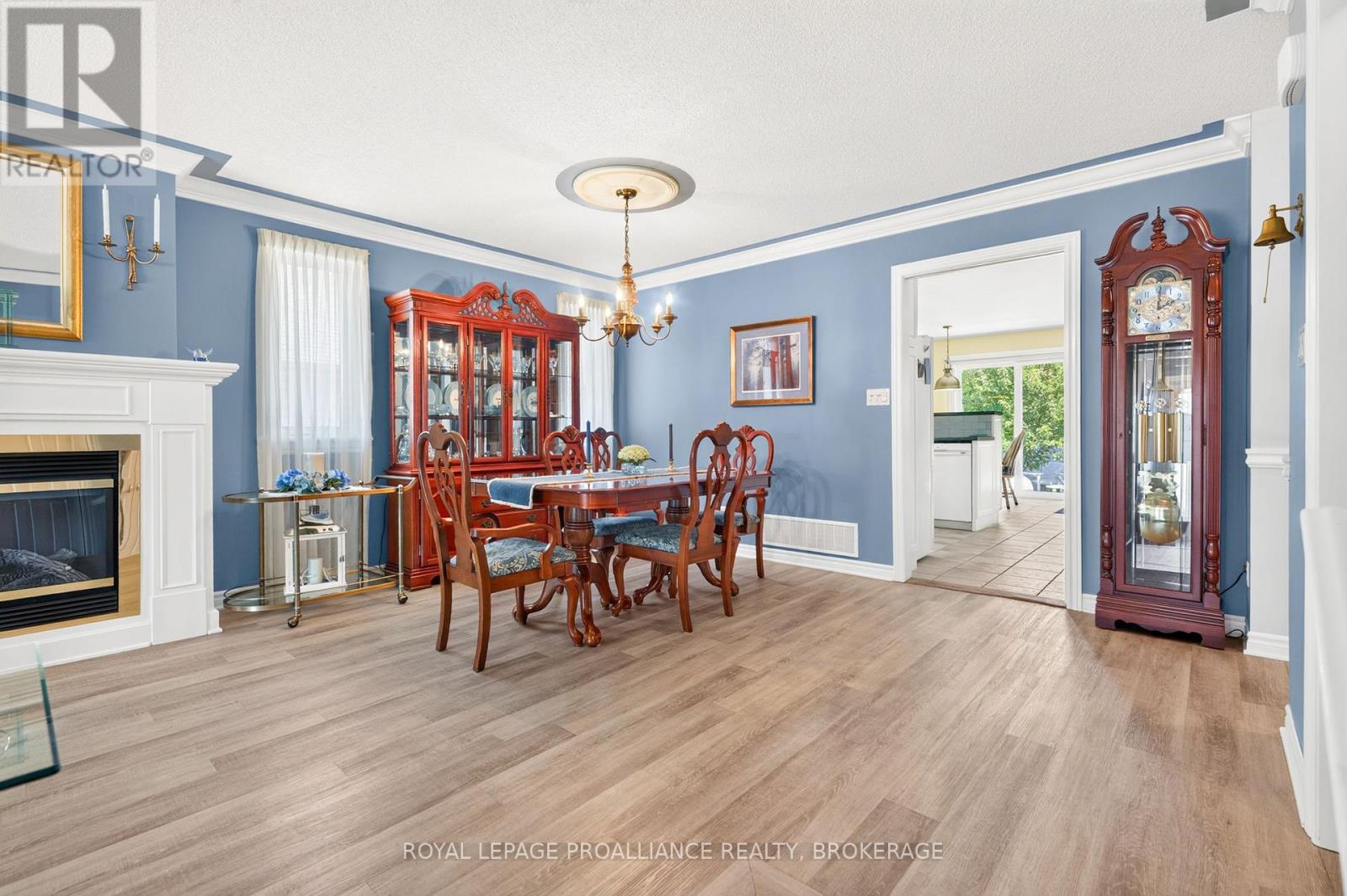 657 ROOSEVELT DRIVE - 4