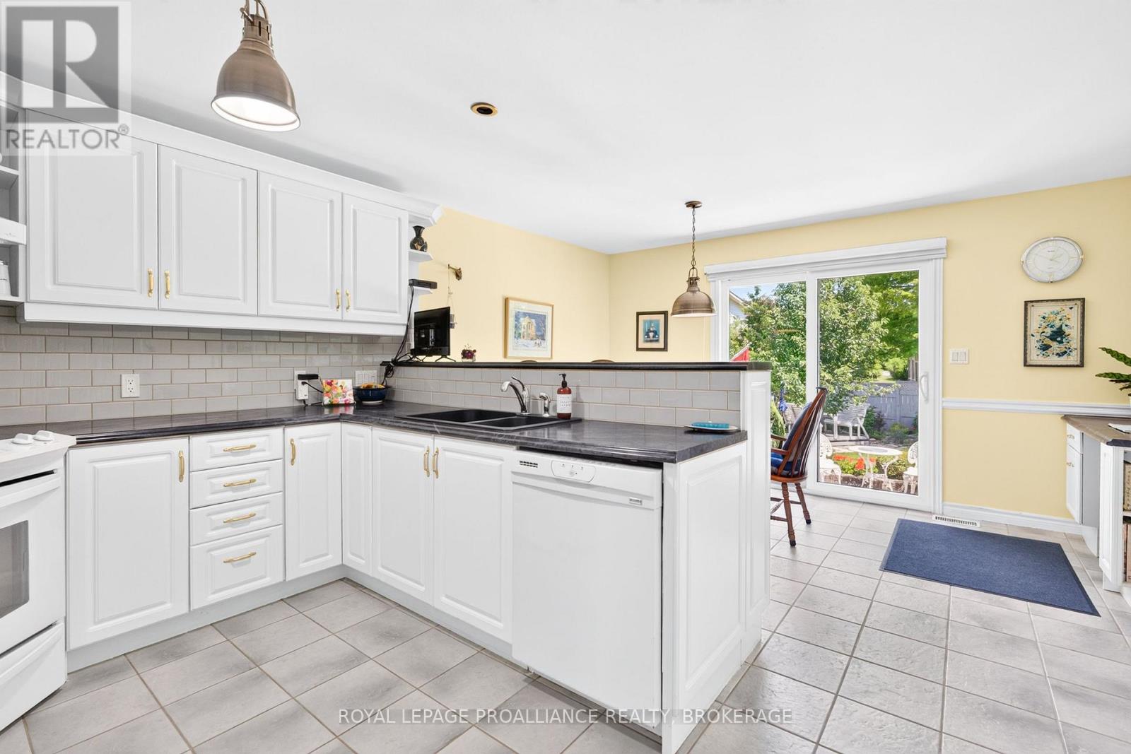 657 ROOSEVELT DRIVE - 9