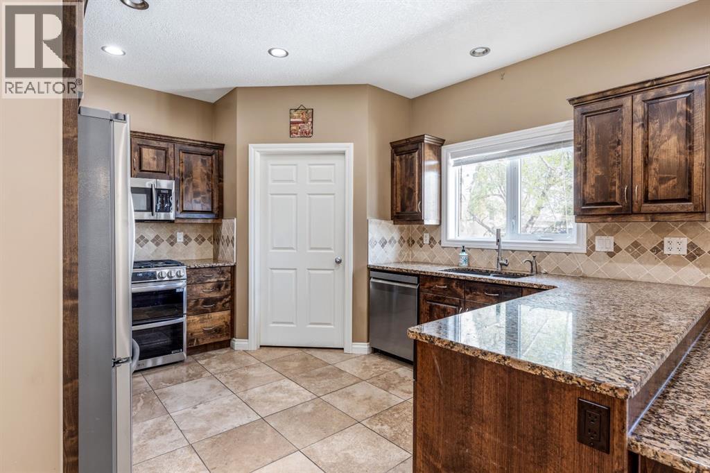258 2A Street W - 11