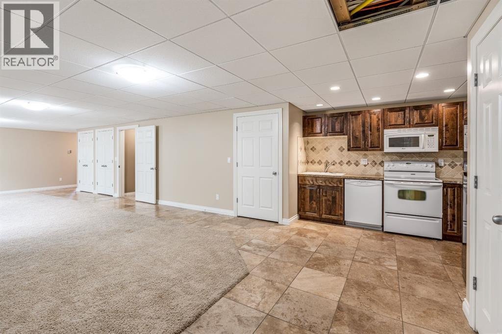 258 2A Street W - 24