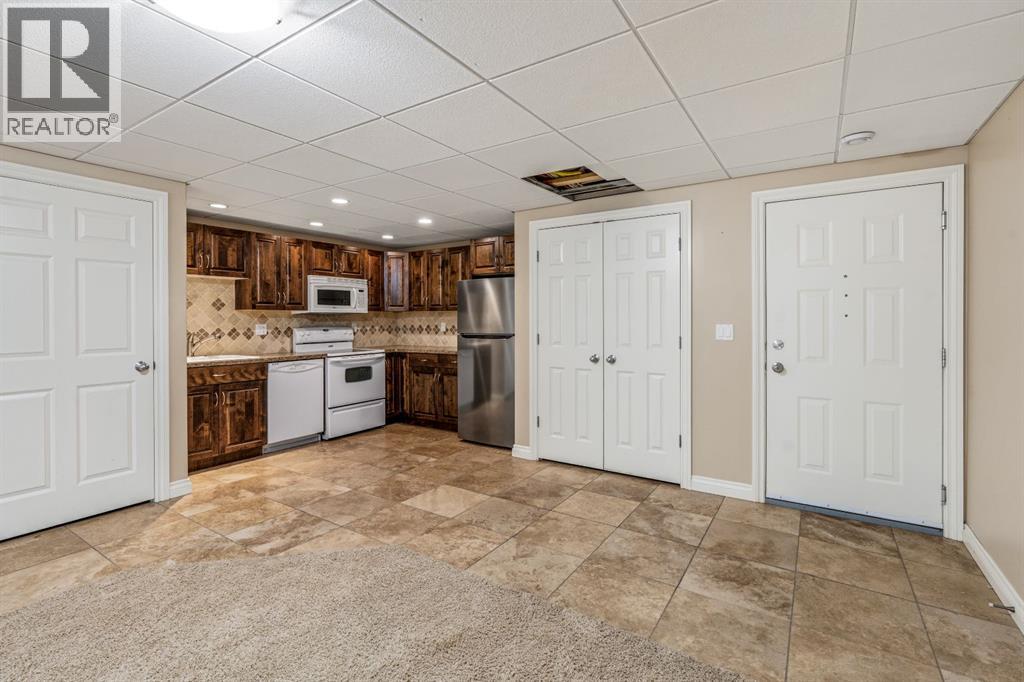 258 2A Street W - 23