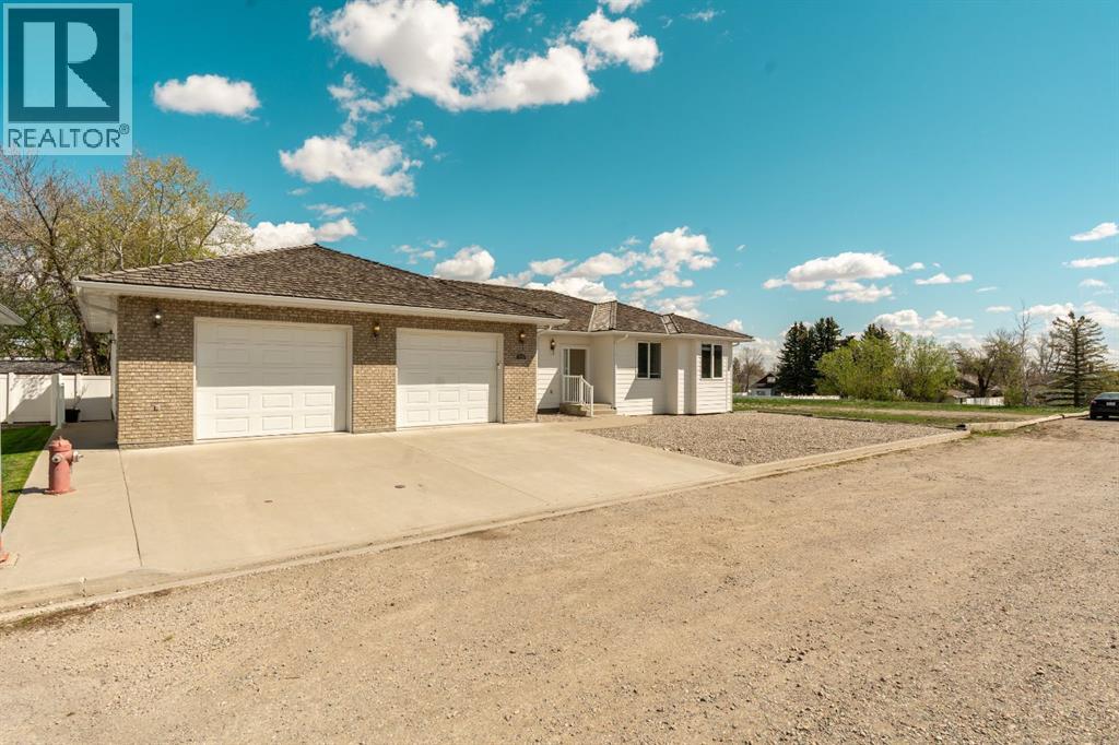 258 2A Street W - 38