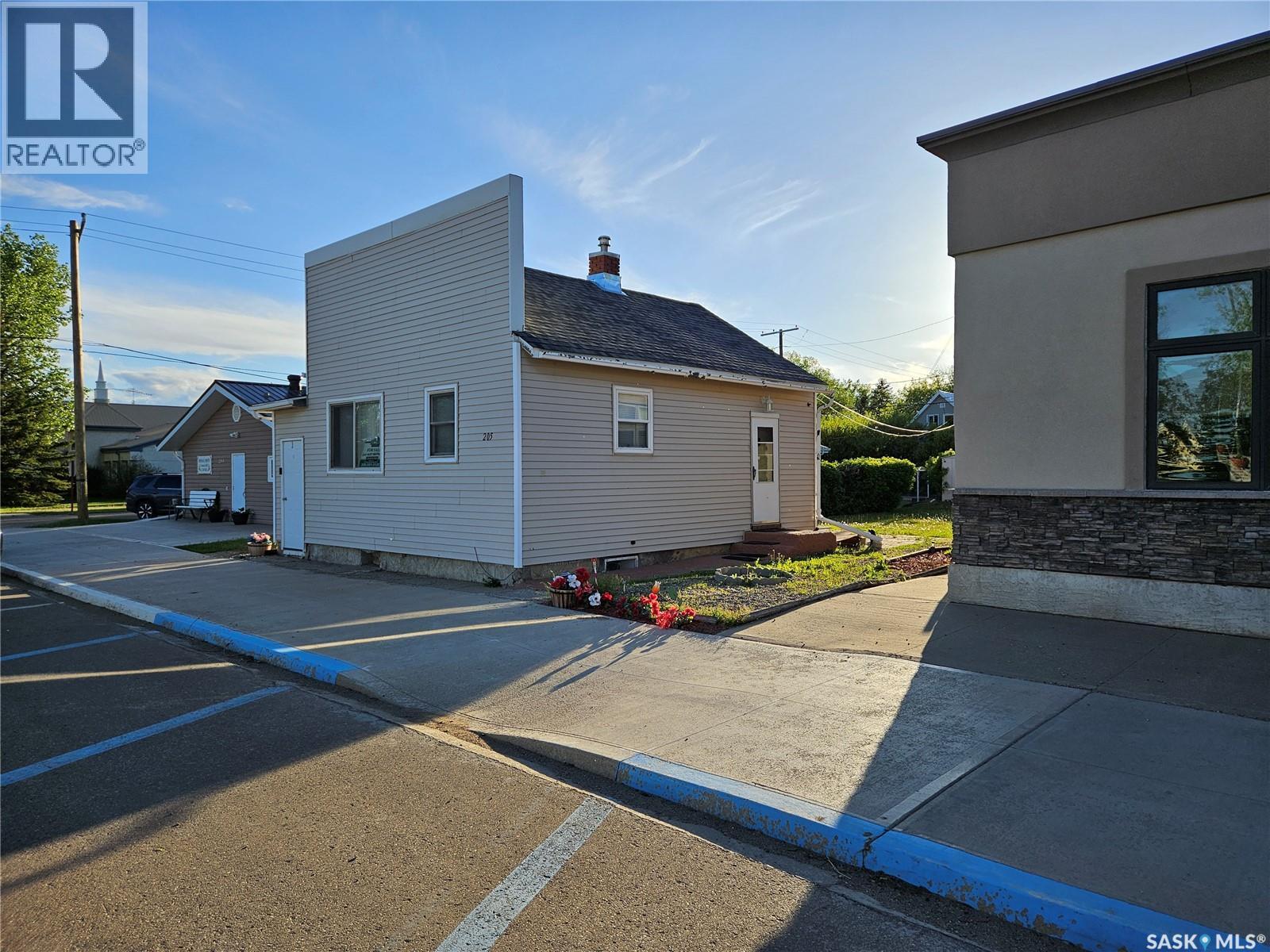 205 Main STREET - 1