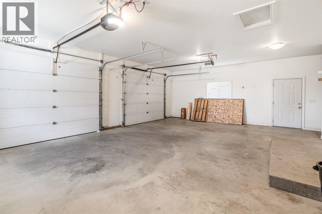258 2A Street W - 36