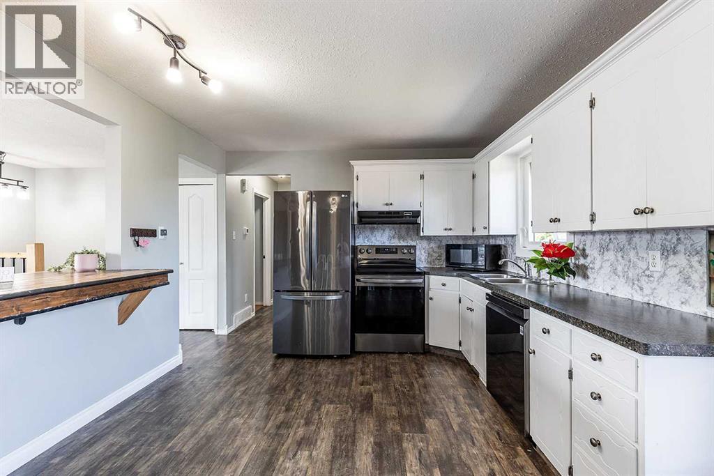 516 Sissons Crescent SE - 12